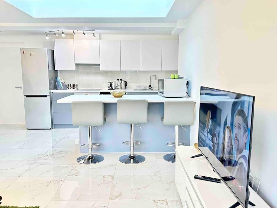 Apartment Paradigm House, Stunning 2-bedroom 1, Free Parking,