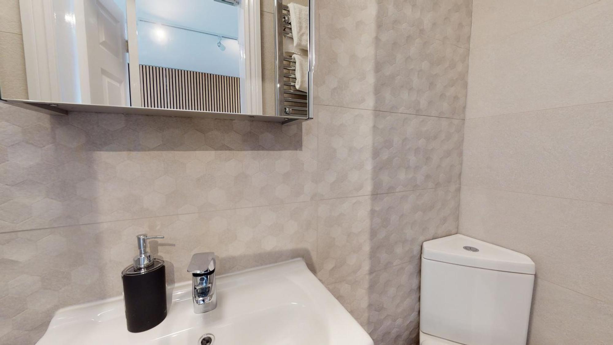 The - Ensuite Lodge