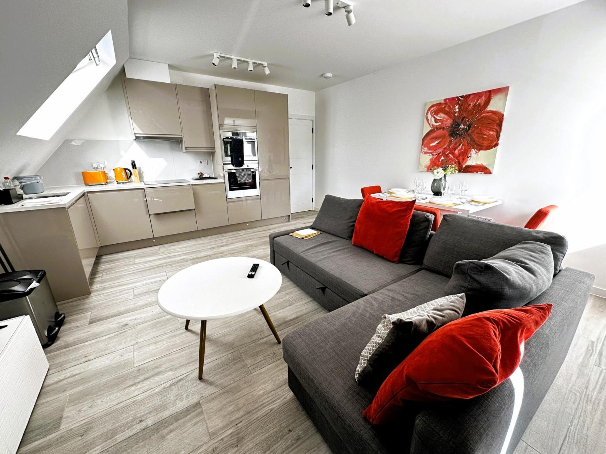 Apartment Paradigm Court, Brand New 1-bedroom Flat