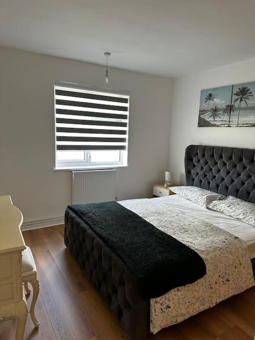 Oxfords 5 Star Lux 2 Bedroom Flat Near Jr 5 Pax, Permit Parking Apartment