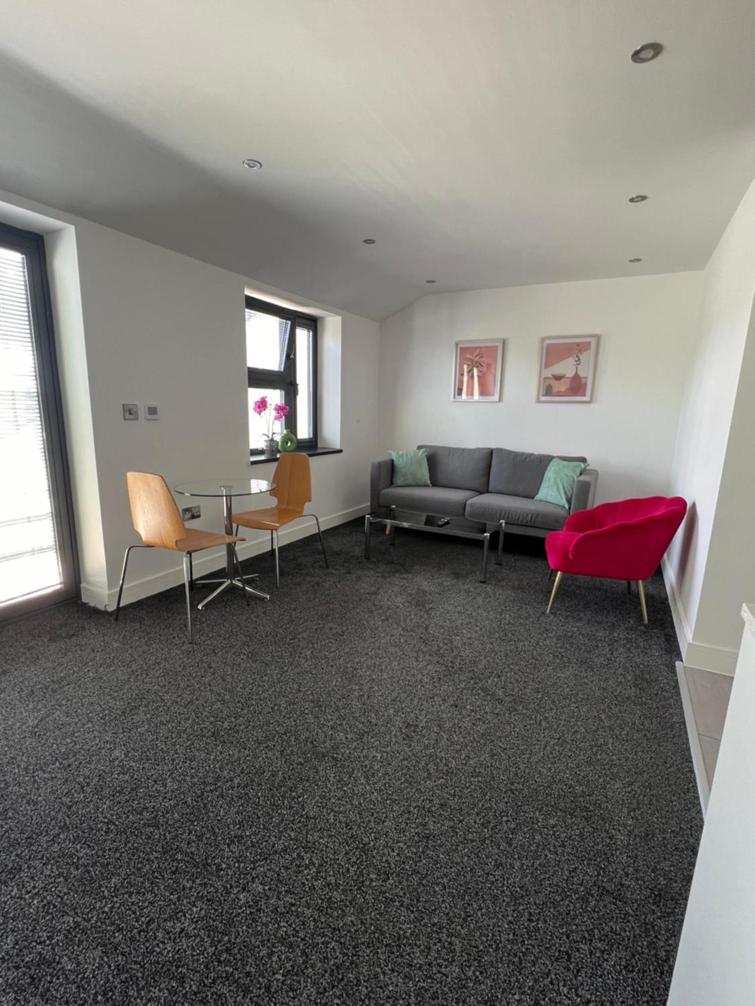 Modern And Stylish Two Bedroom Flat Apartment