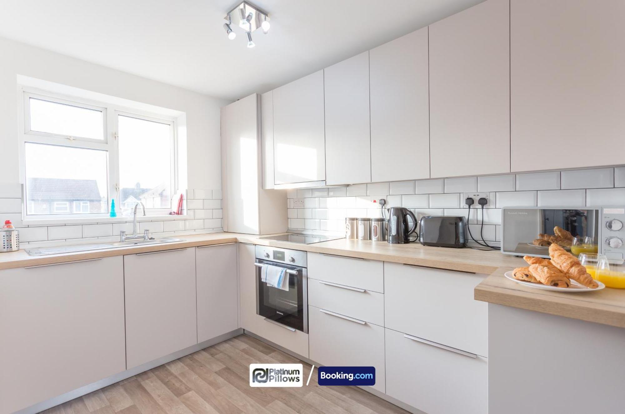 Monthly & Weekly Deals Available, Business & Leisure, Parking, 2 Bedroom Apartment, Hotels, Oxford Apartment