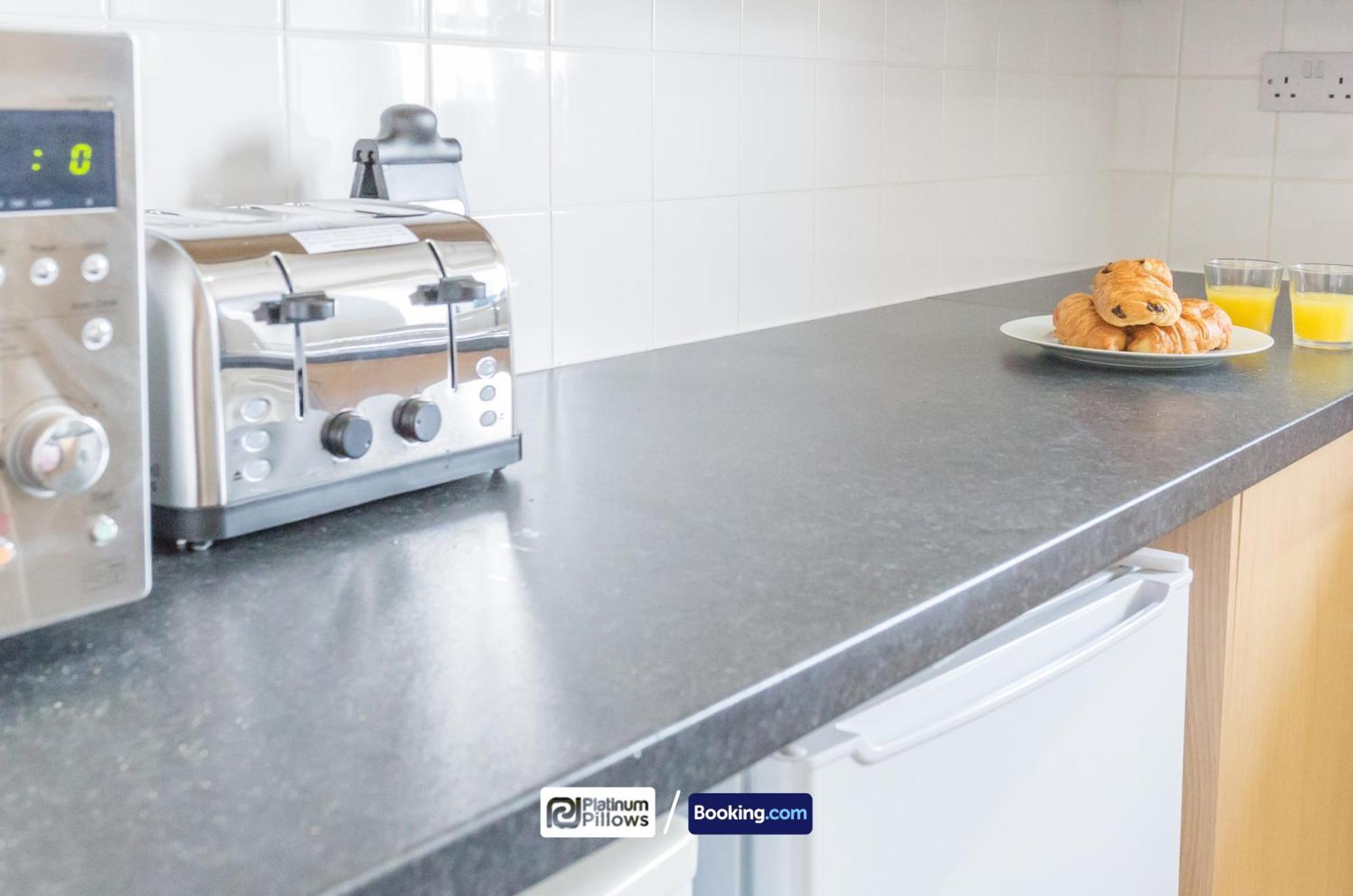 Modern 2 Bedroom Apartments, Near John Radcliffe Hospital, Families & Contractor * Oxford