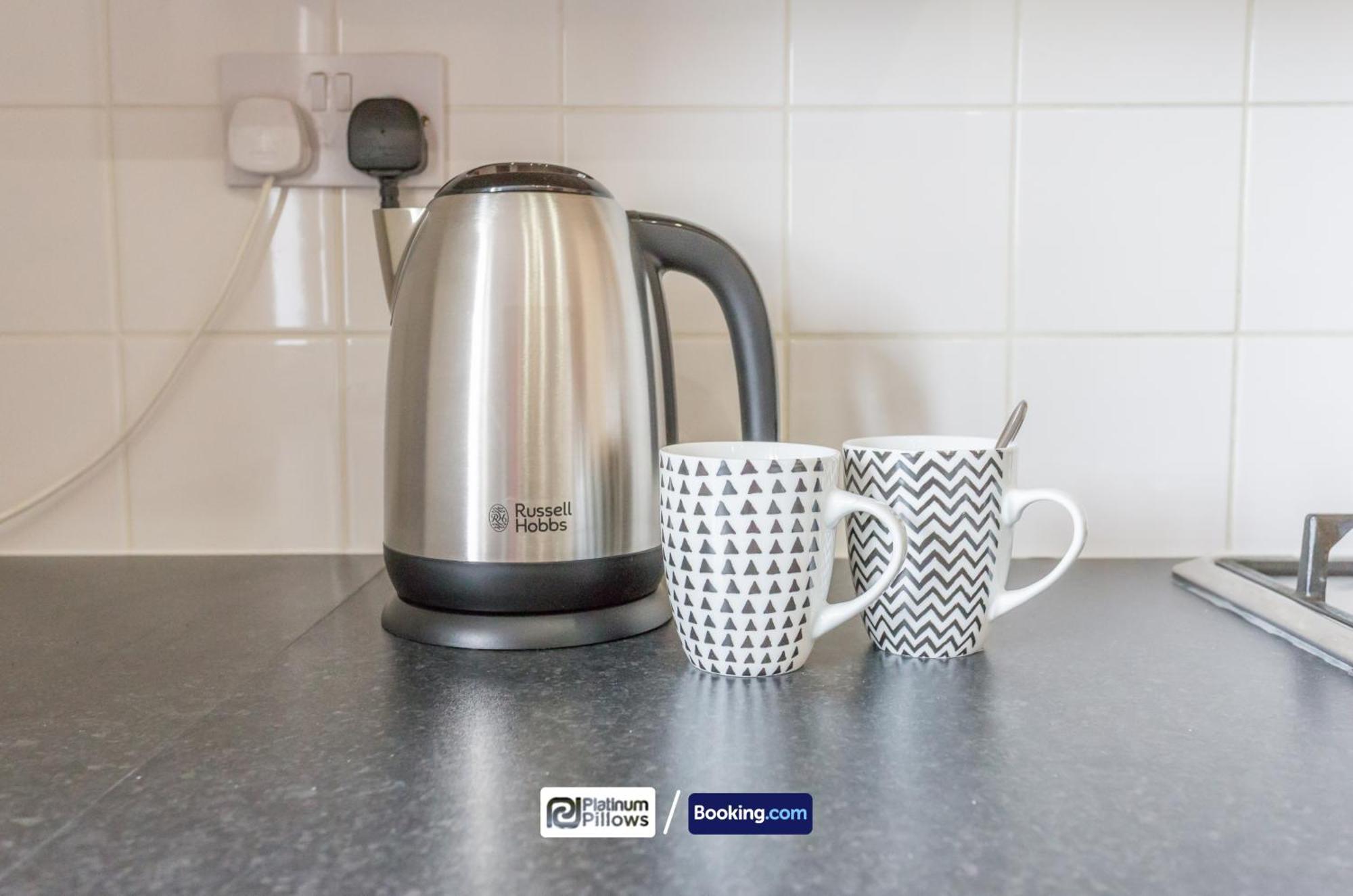 Modern 2 Bedroom Apartments, Near John Radcliffe Hospital, Families & Contractor Apartment *