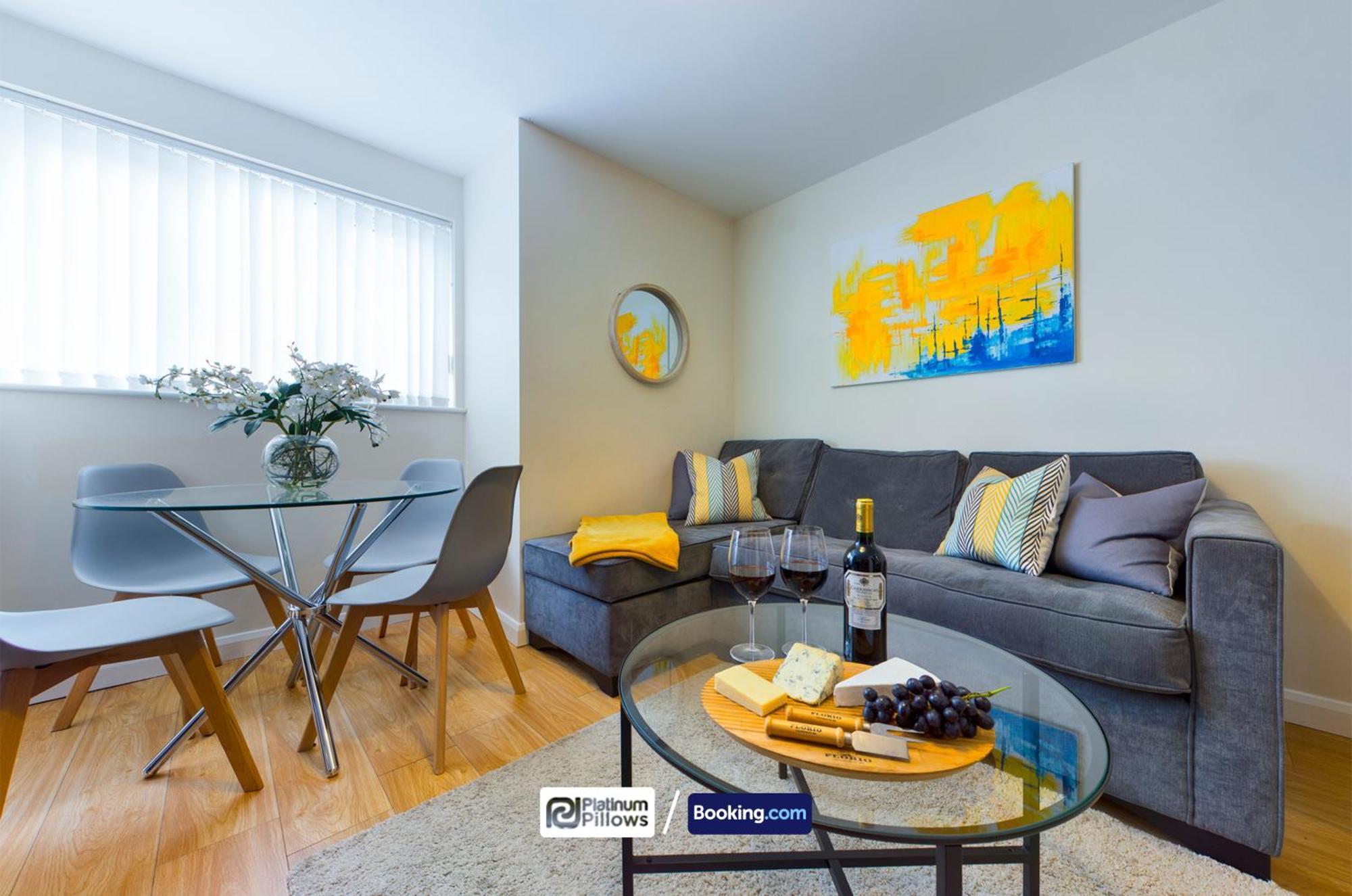Modern 2 Bedroom Apartments, Near John Radcliffe Hospital, Families & Contractor Apartment *