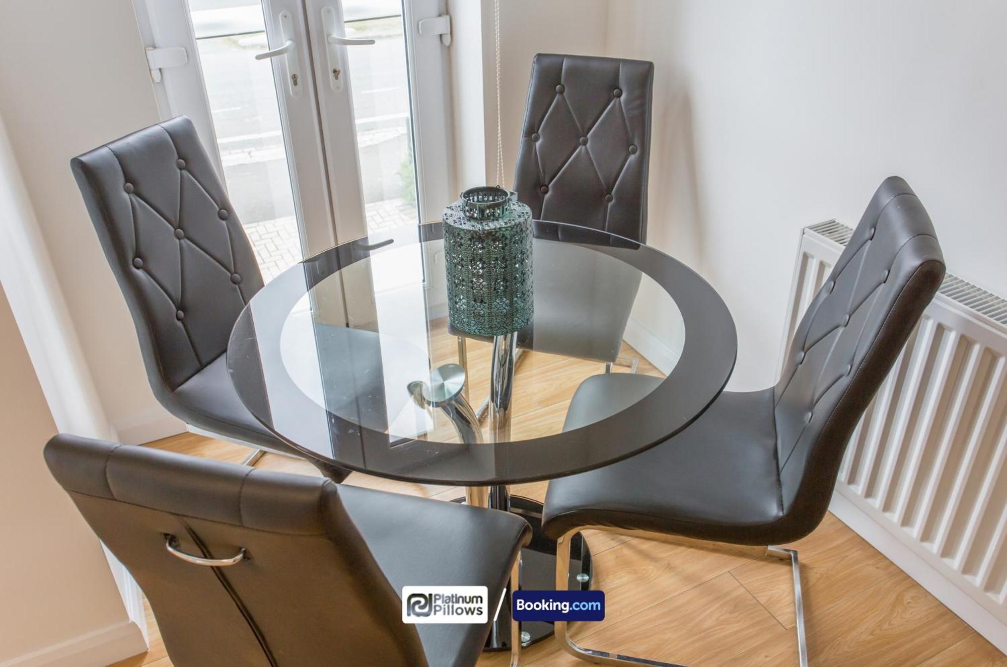 Modern 2 Bedroom Apartments, Near John Radcliffe Hospital, Families & Contractor Apartment *