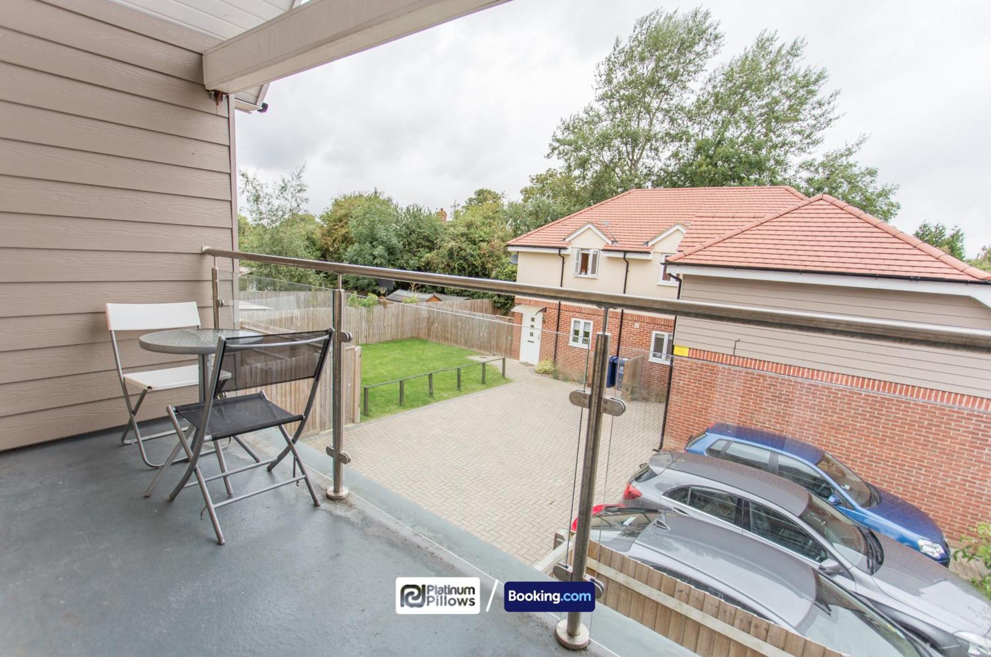 Modern 2 Bedroom Apartments, Near John Radcliffe Hospital, Families & Contractor Apartment Oxford