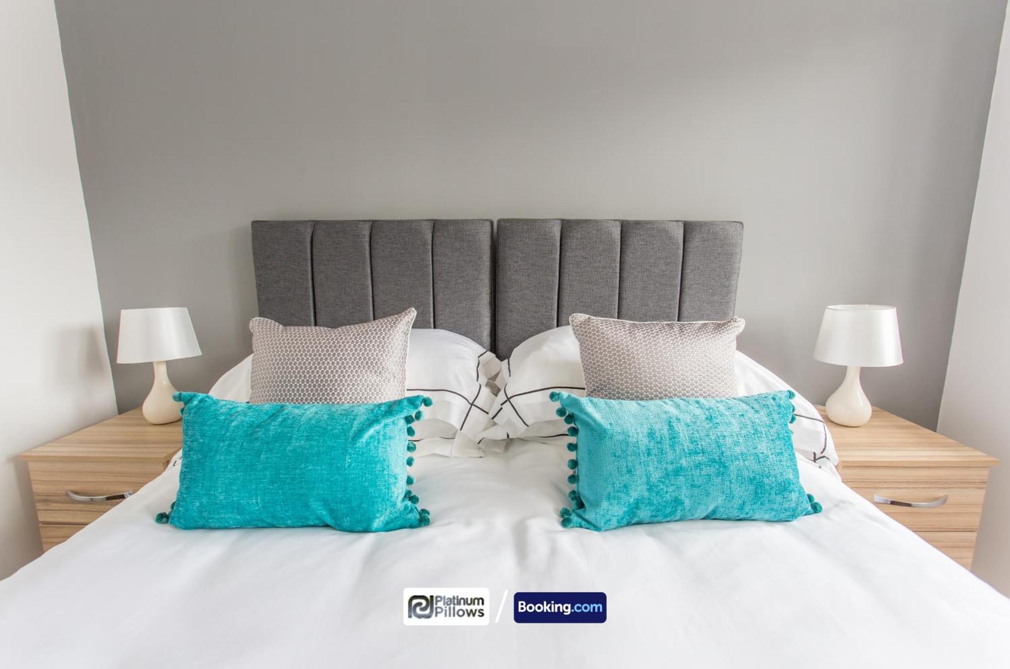 Modern 2 Bedroom Apartments, Near John Radcliffe Hospital, Families & Contractor Apartment *