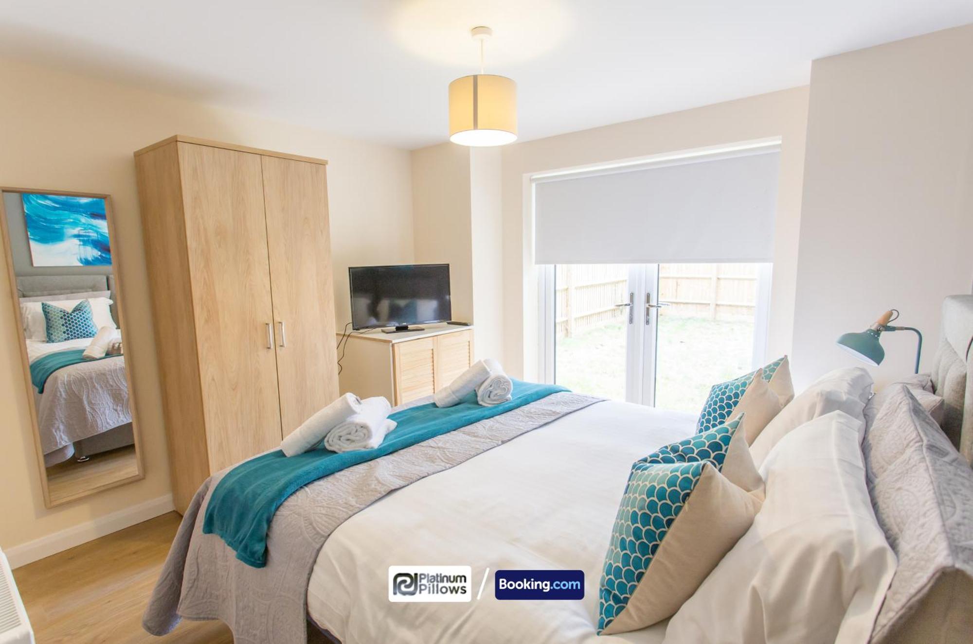 Modern 2 Bedroom Apartments, Near Headington Hospital, Families & Contractor With Parking Apartment *