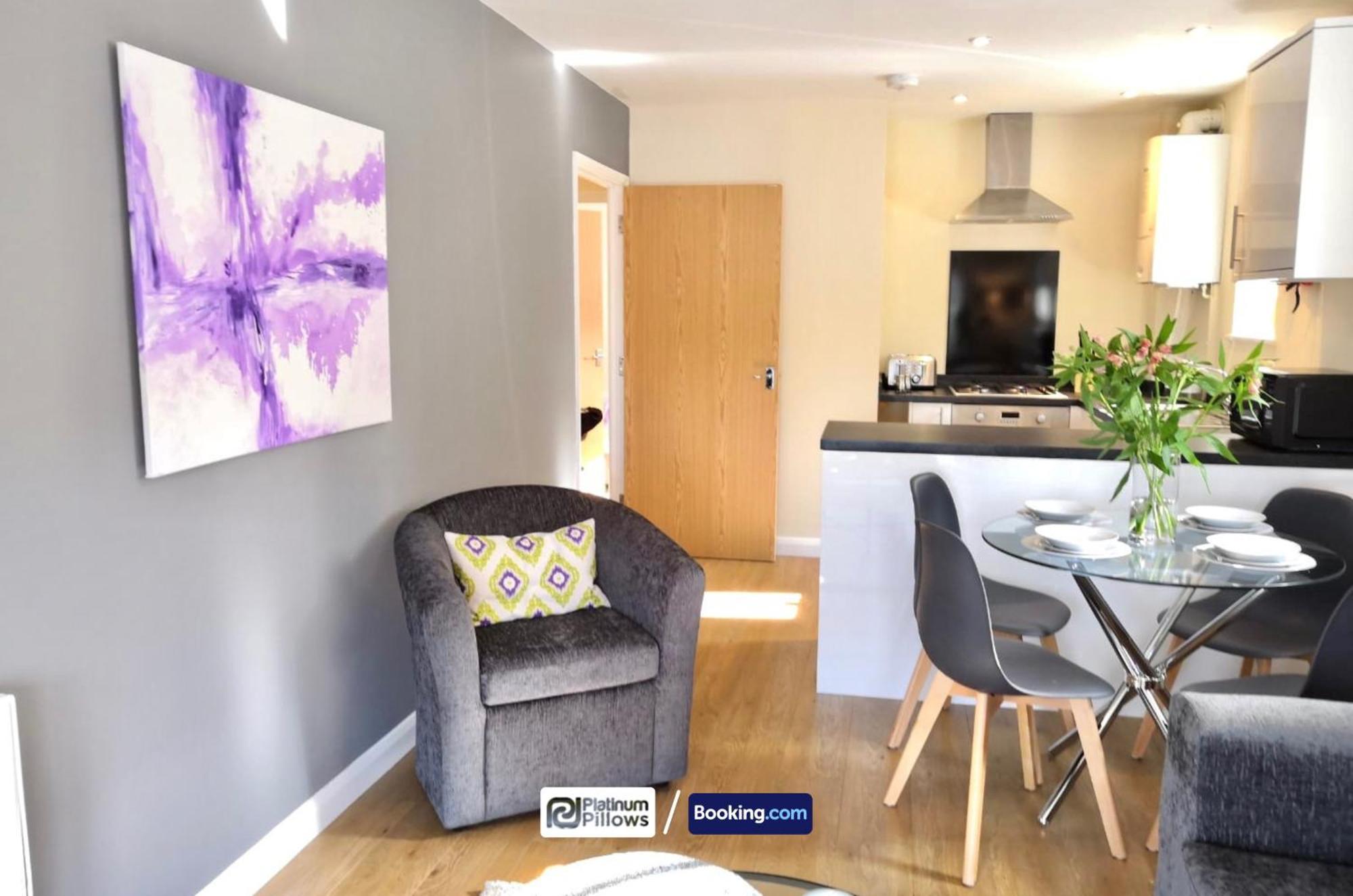 Modern 2 Bedroom Apartments, Near Headington Hospital, Families & Contractor With Parking