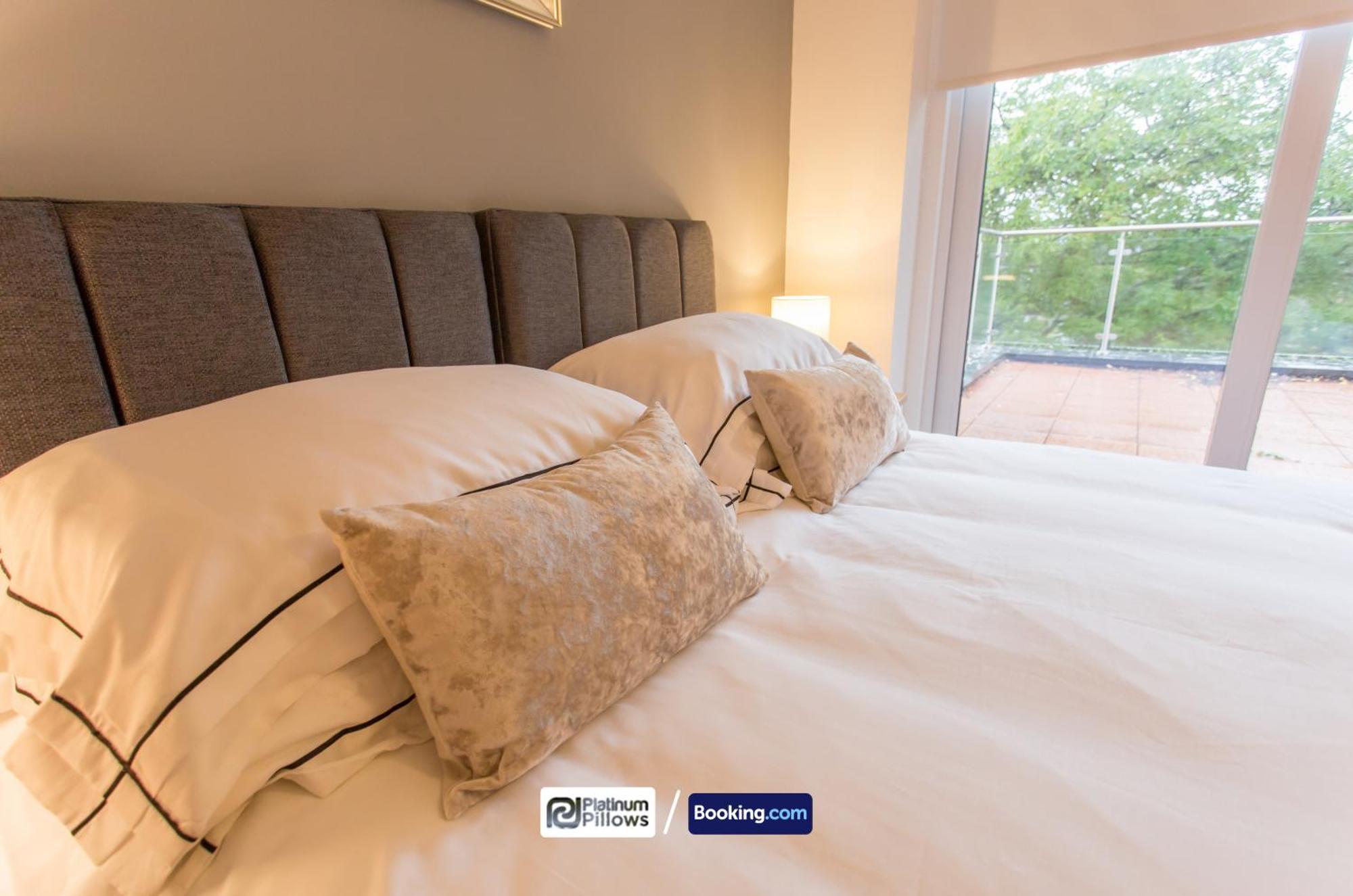 Apartment Modern 2 Bedroom Apartments, Near Headington Hospital, Families & Contractor With Parking *