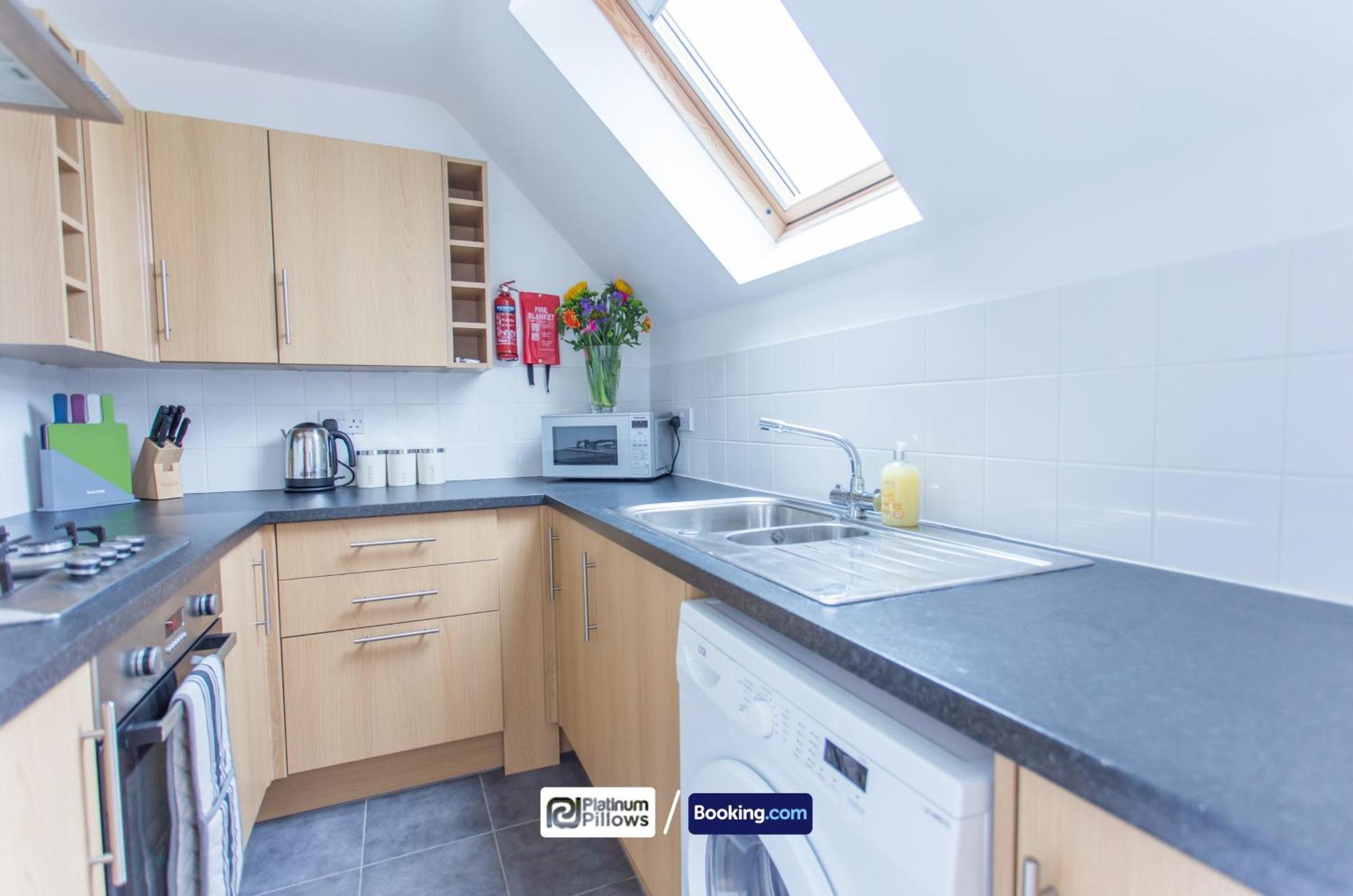Apartment Modern 2 Bedroom Apartments, Near John Radcliffe Hospital, Families & Contractor *