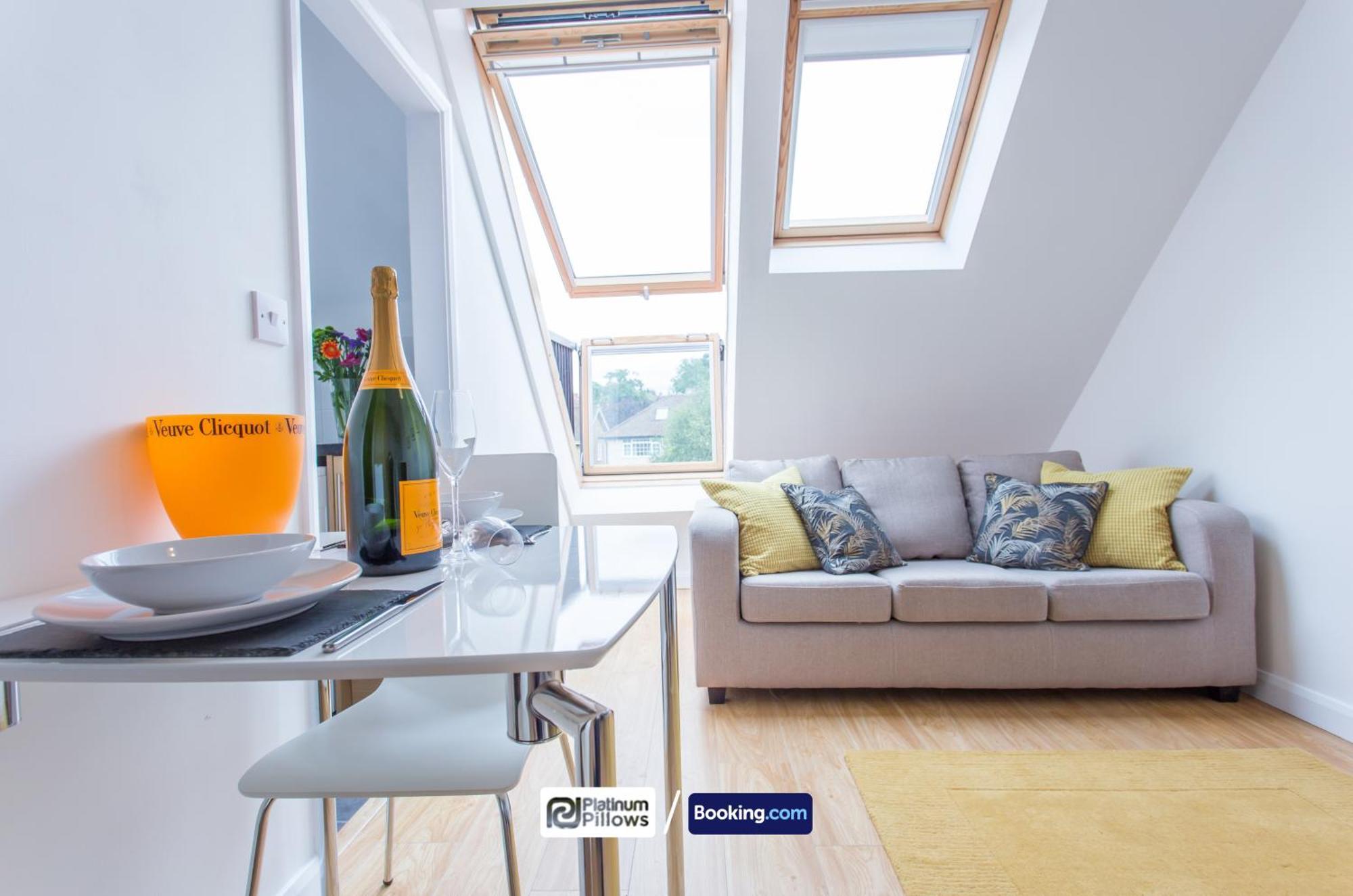 Modern 2 Bedroom Apartments, Near John Radcliffe Hospital, Families & Contractor Apartment
