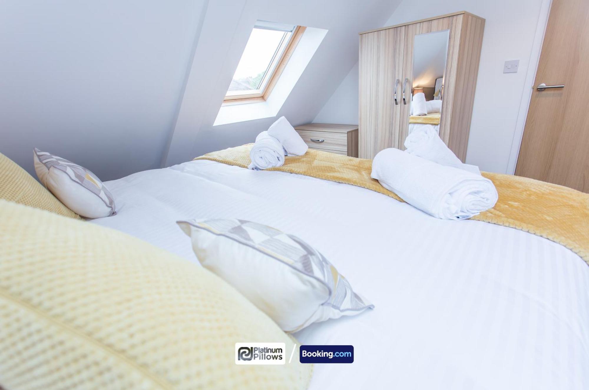 Modern 2 Bedroom Apartments, Near John Radcliffe Hospital, Families & Contractor Apartment *