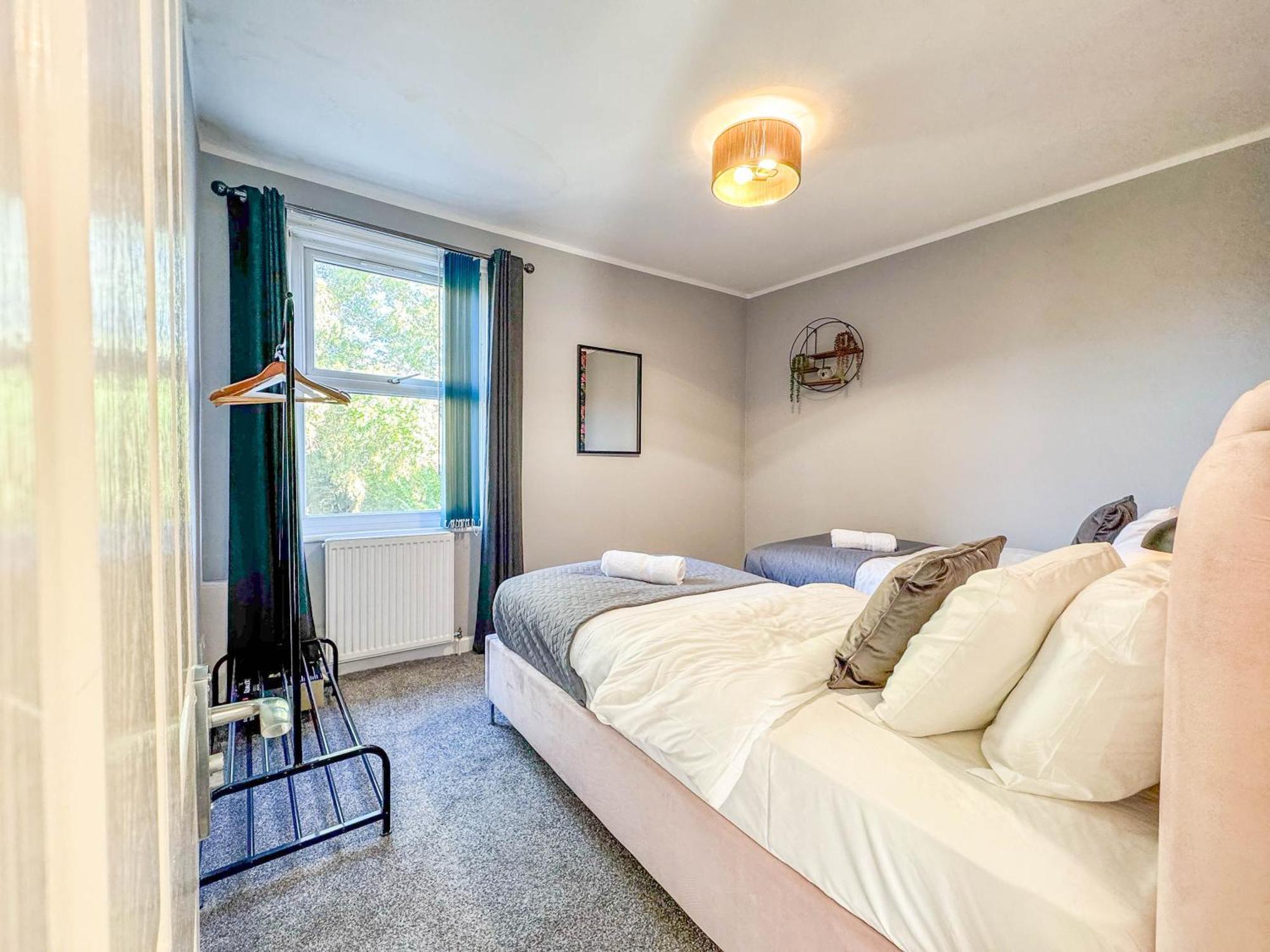 Modern House In Parking-limited Oxford