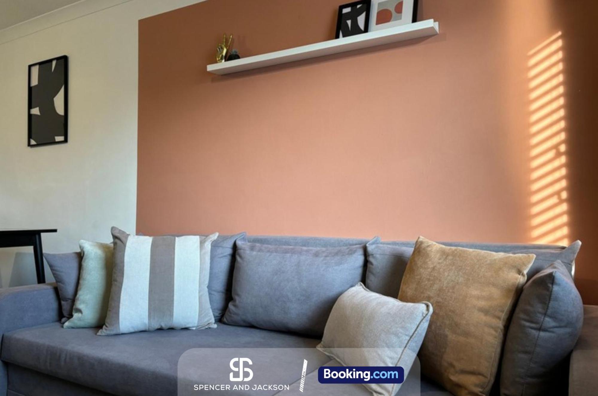 Apartment 2 Bedroom Spacious Duplex Near The With Free Parking By Spencer And Jackson Short Lets & Serviced *