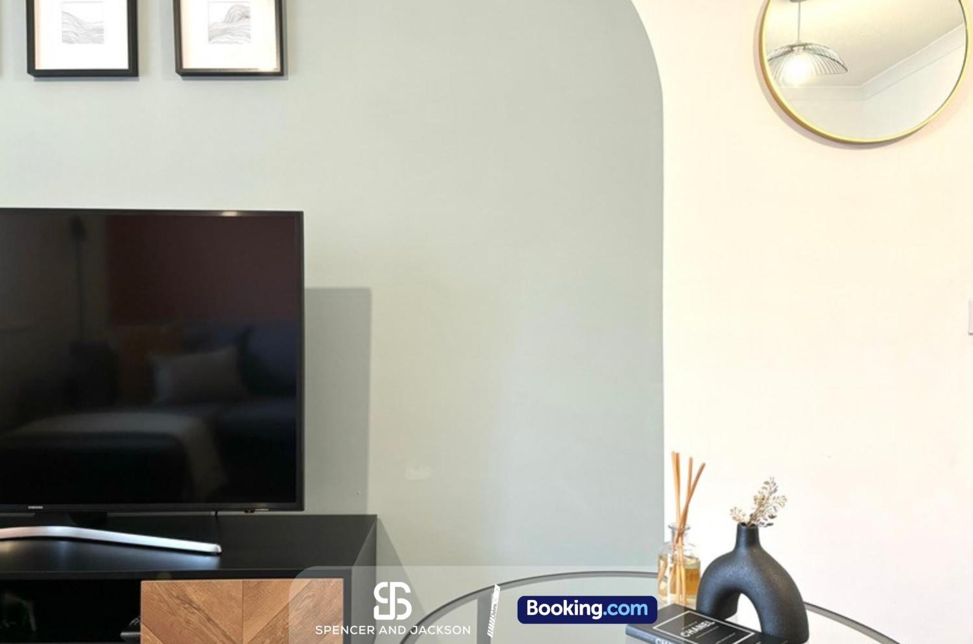 2 Bedroom Spacious Duplex Near The With Free Parking By Spencer And Jackson Short Lets & Serviced Apartment