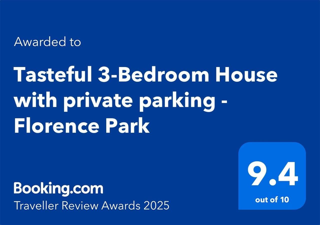 Award Winning 3 Bedroom House With Private Parking Florence Park Holiday home *