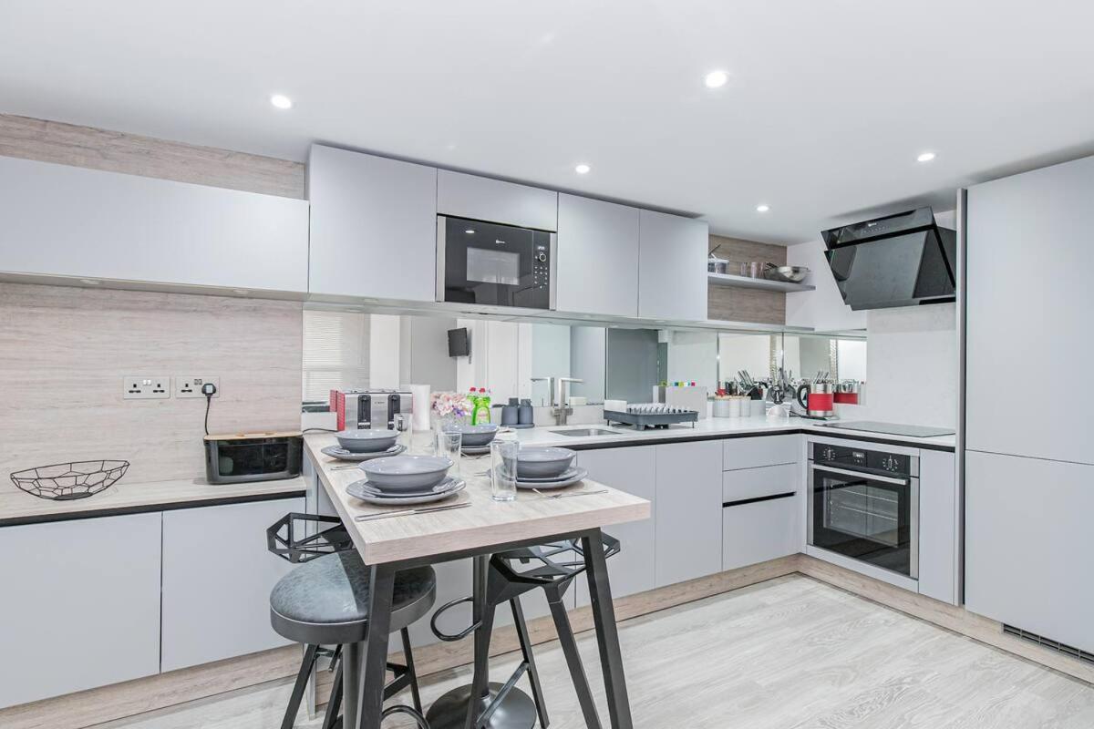 Flat 3, 158 Abingdon Road * Oxford