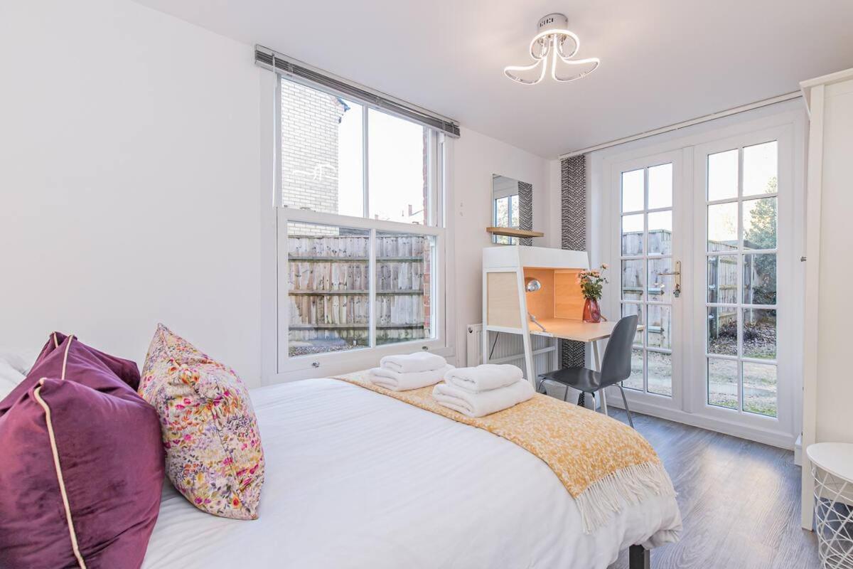 Flat 3, 158 Abingdon Road *