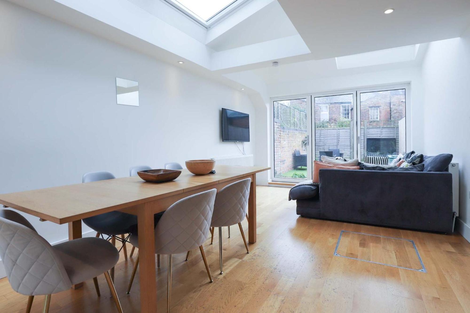 The Jericho Retreat - Bright & Spacious 4bdr With Garden Apartment *