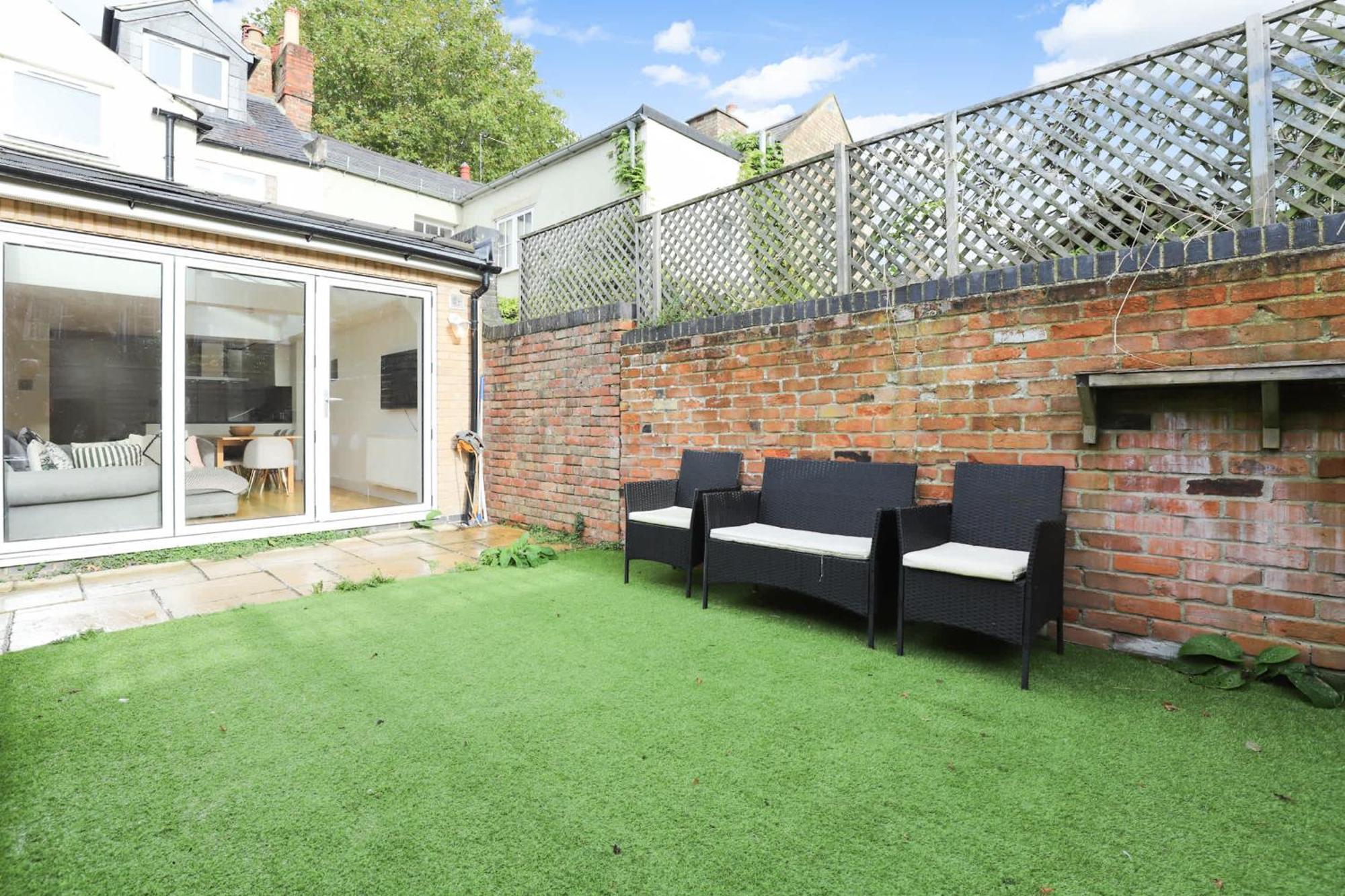 The Jericho Retreat - Bright & Spacious 4bdr With Garden Apartment *