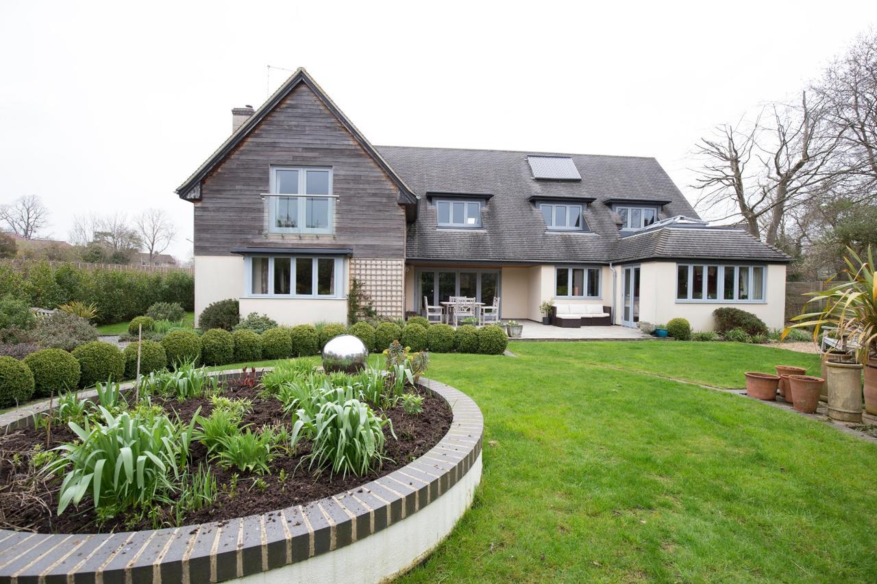 Stunning 5 Bed Garden - Apartment *