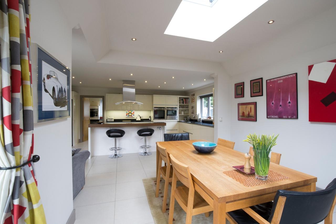 Stunning 5 Bed Garden - *