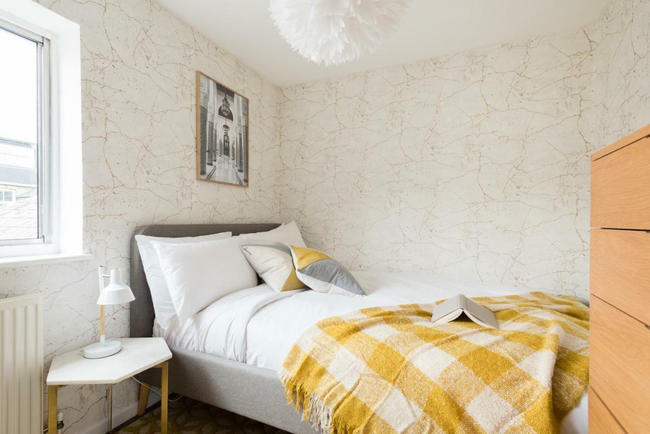 The Century Chalet - Contemporary 2bdr Townhouse With Parking Apartment