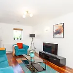 Stylish Townhouse In The Heart Of Summertown