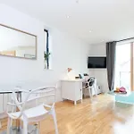 Oxfordshire Living - The Tolkien Apartment - Oxford