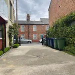 Lake Street Accommodation