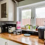Orchard - 3 Bedroom House Headington & Parking & Garden