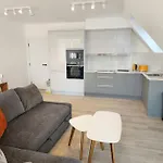 Paradigm Court, Modern 1-Bedroom Apartment
