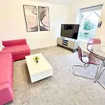 Paradigm House, Delightful 2-Bedroom Flat 4, Oxford