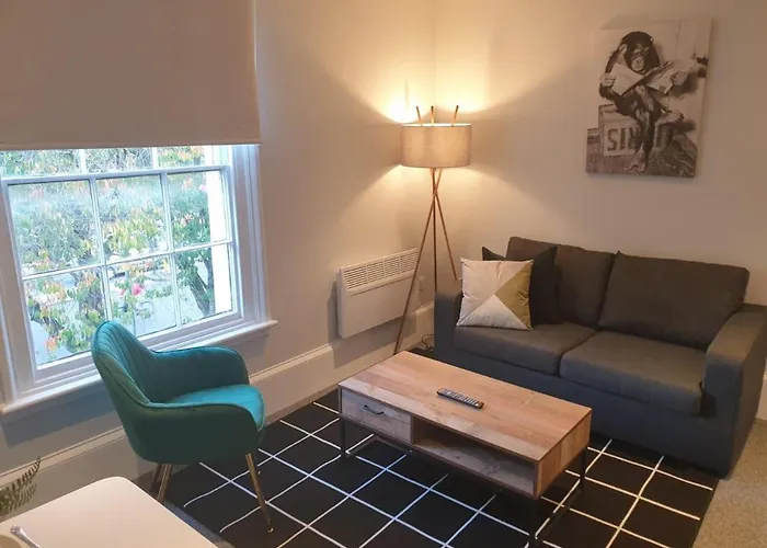 Charming Luxe 1 Bedroom Apartment, Cowley