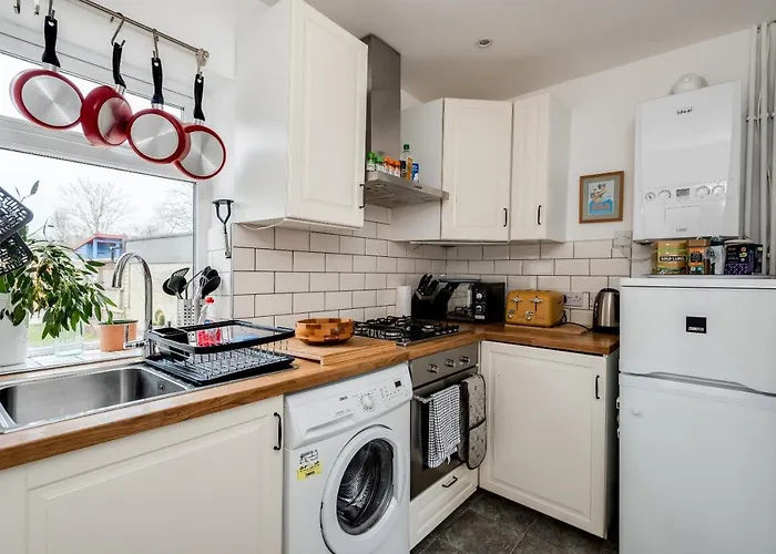Award Winning 3 Bedroom House With Private Parking Florence Park