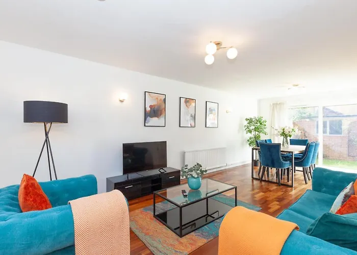 Stylish Townhouse In The Heart Of Summertown