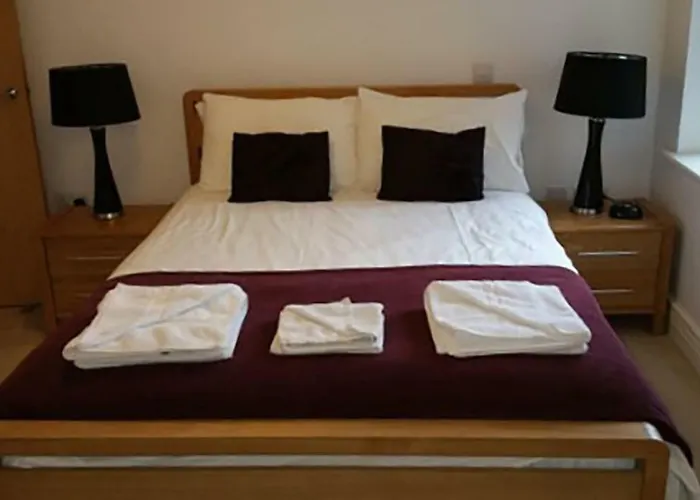 Oxford Apartment Central - Jericho Riverfront--Free Parking -2 Bedrooms- 2 Bathrooms - Easy Walk To Bus And Rail Station