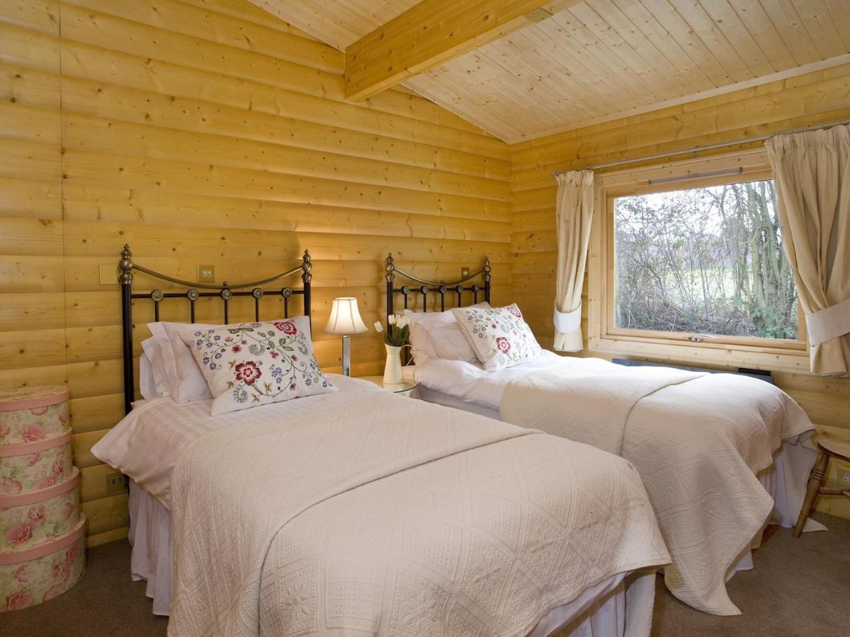 Cherbridge - Riverside Lodges, Short Lets Lodge *