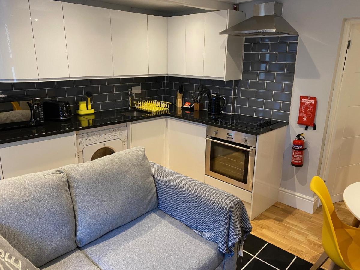 Charming Luxe 1 Bedroom Apartment, Cowley *
