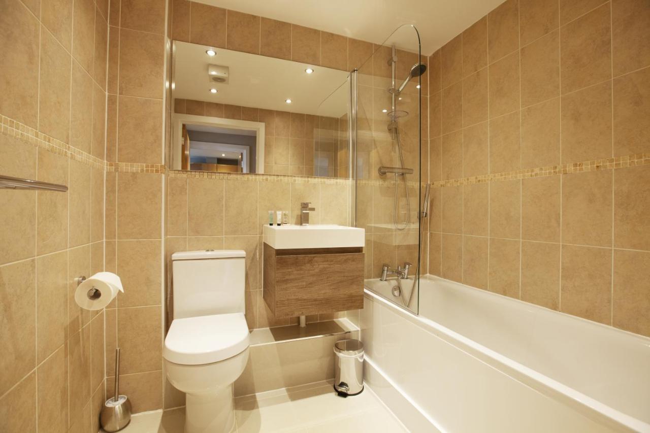 Urban Living's - The Wesley Beautiful Centre With Balcony Apartment Oxford