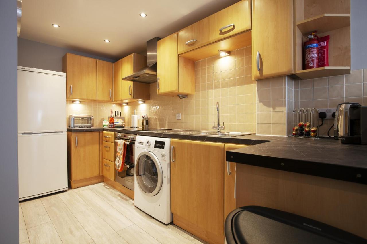 Urban Living's - The Wesley Beautiful Centre With Balcony *