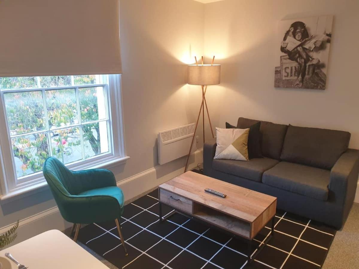 Opulent Luxe Cowley Apartment Oxford