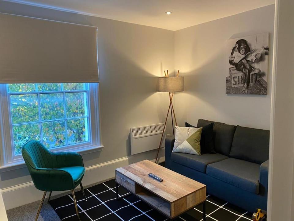 Apartment Opulent Luxe Cowley