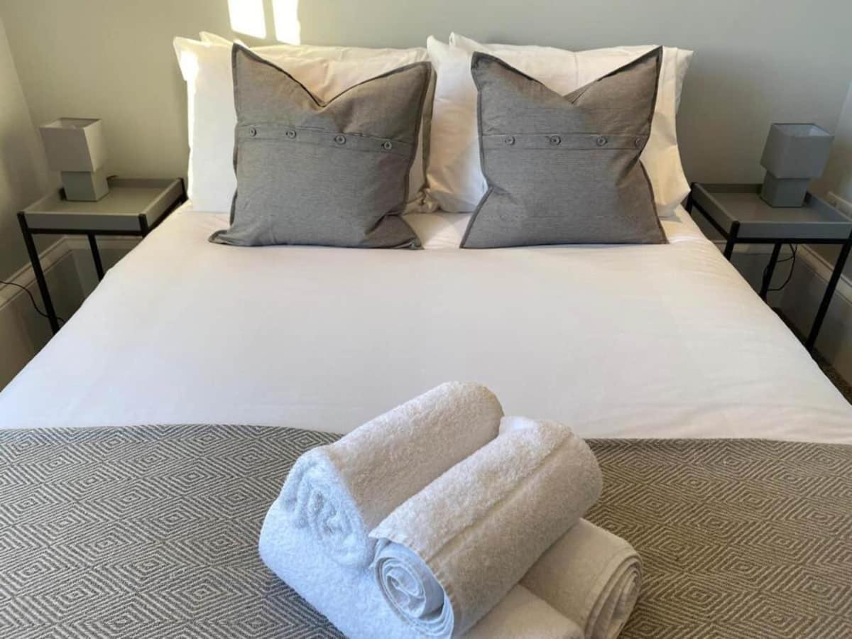Opulent Luxe Cowley Apartment Oxford