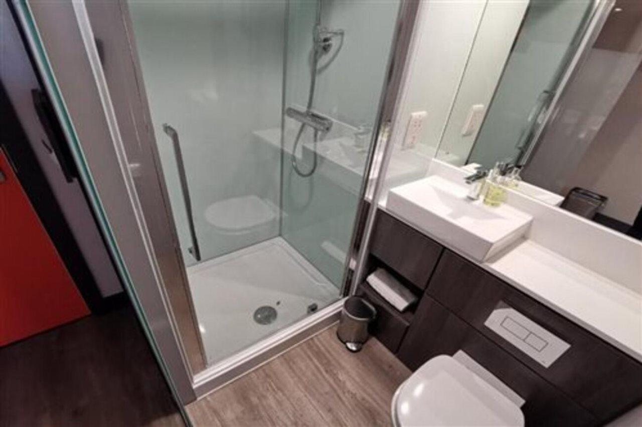 Easyhotel 3*