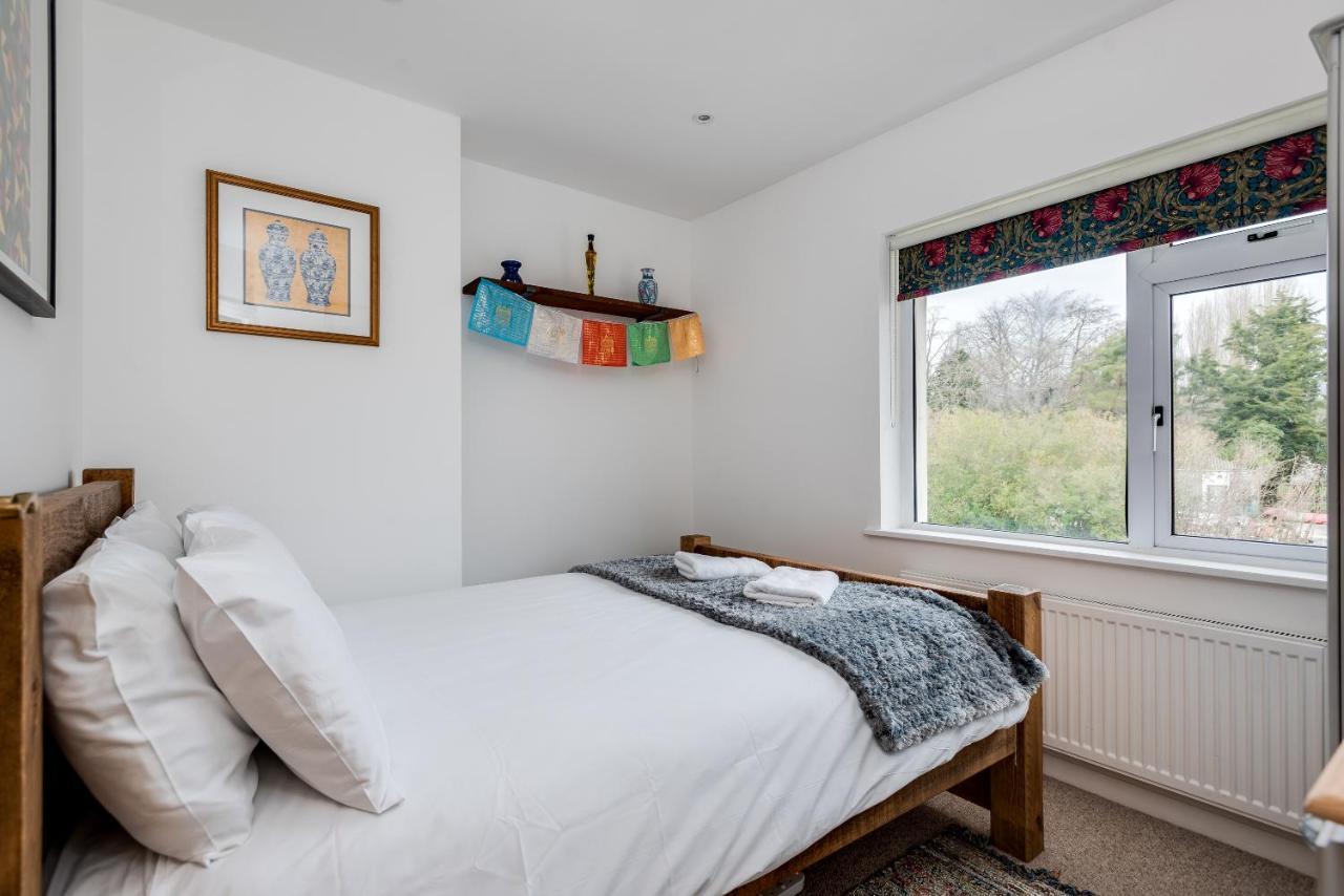 Holiday home Award Winning 3 Bedroom House With Private Parking Florence Park