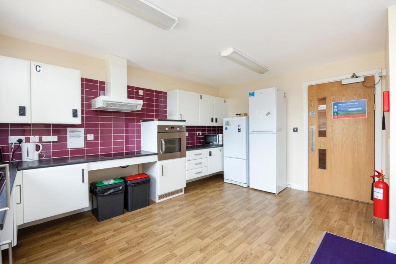 Ensuite At Westminster Hall, - Sk *