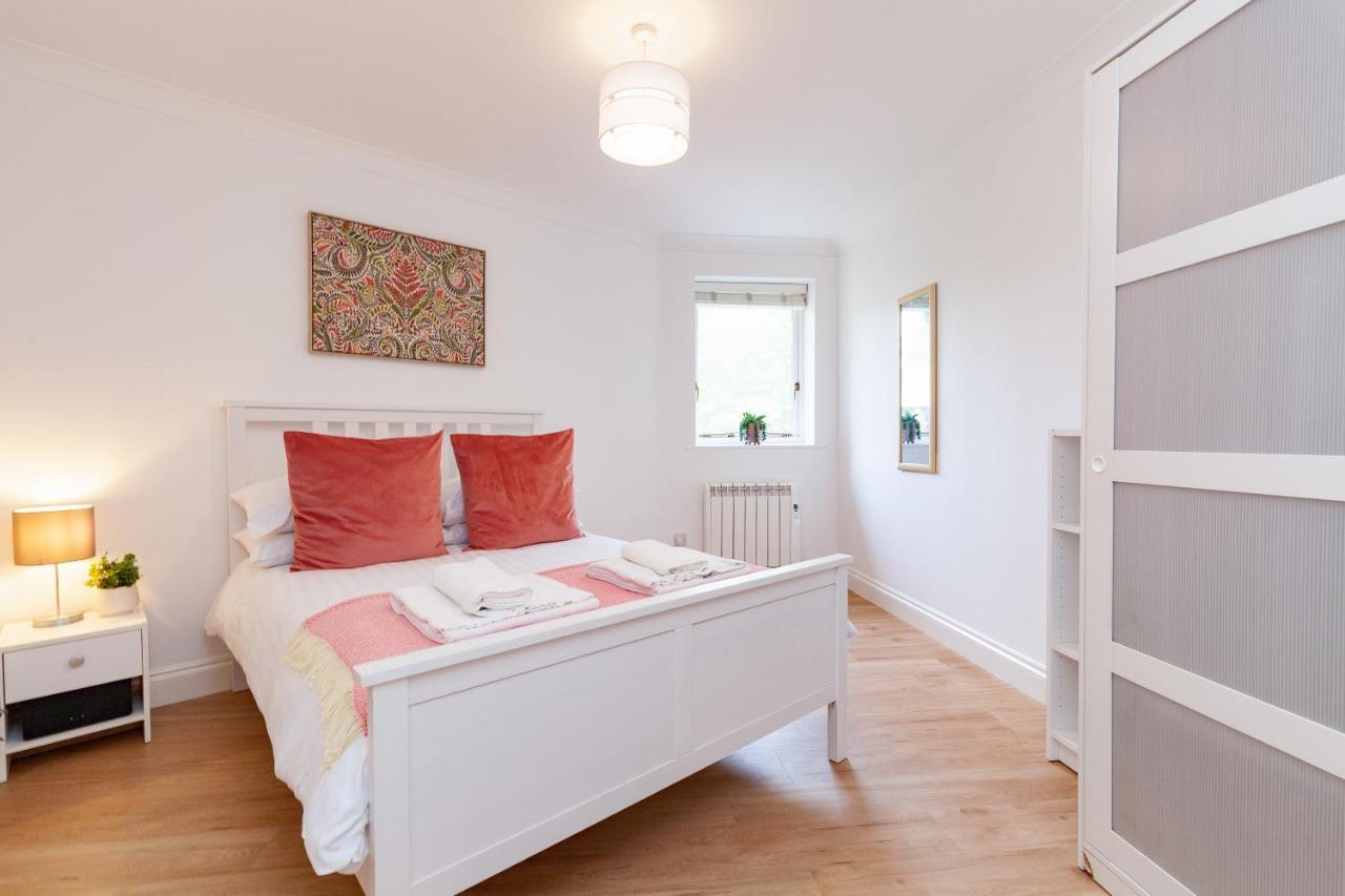 6 Swan Court Apartment *